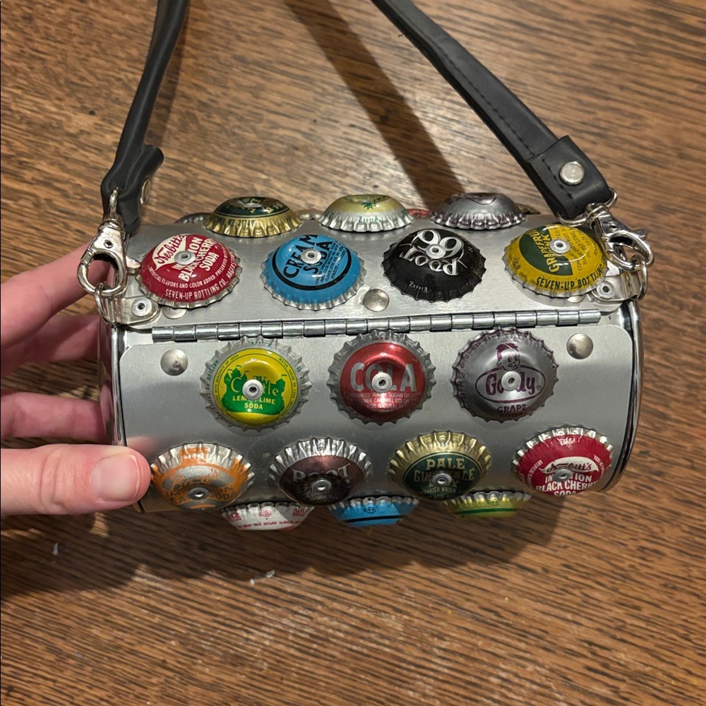 Little Earth Bottle Cap Barrel Metal Purse vintage Delia*s Catalog 90’s - Picture 3 of 9